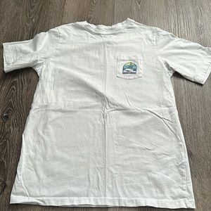 Vineyard vines T shirt